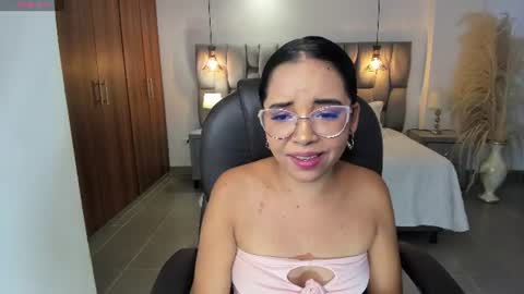 Snapshot of alana_martiins chatting on July 27, 6:59 pm alana online show from July 27, 6:59 pm