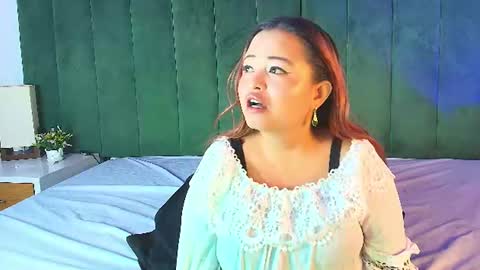 Snapshot of alana_petite chatting on July 17, 2:45 pm ALANA PETITE online show from July 17, 2:45 pm