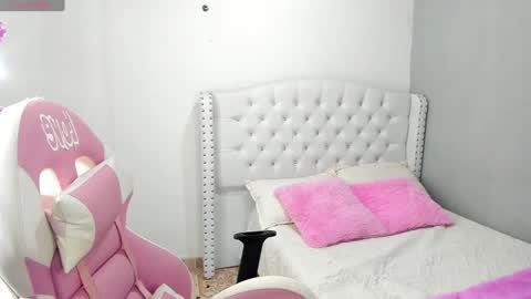 Snapshot of alana_ponse chatting on January 13, 1:34 am Alana. online show from January 13, 1:34 am