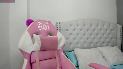 Snapshot of alana_ponse chatting on January 31, 2:48 am Alana. online show from January 31, 2:48 am