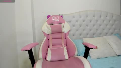 Snapshot of alana_ponse chatting on February 1, 3:08 am Alana. online show from February 1, 3:08 am