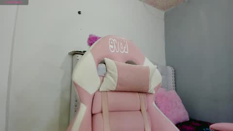 Snapshot of alana_ponse chatting on February 19, 1:18 am Alana. online show from February 19, 1:18 am