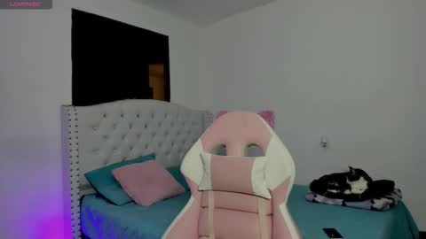 Snapshot of alana_ponse chatting on December 14, 4:07 am Alana. online show from December 14, 4:07 am