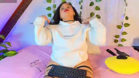 Alana Gmez  online show from June 18, 6:56 pm