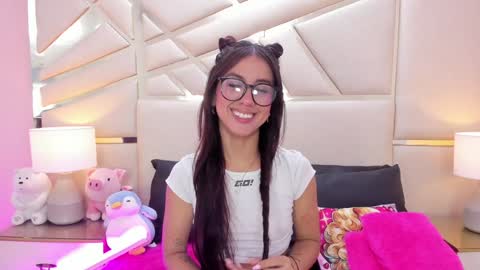 Snapshot of alanajones1 chatting on December 6, 12:05 pm alana online show from December 6, 12:05 pm