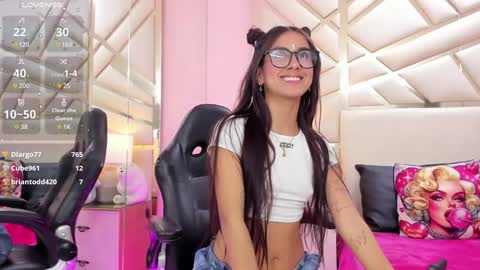 Snapshot of alanajones1 chatting on December 6, 3:55 pm alana online show from December 6, 3:55 pm