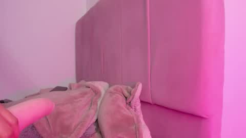 Snapshot of alanasnow__ chatting on February 24, 1:58 am Alana online show from February 24, 1:58 am