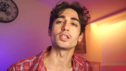 idenavarre online show from December 24, 10:39 pm