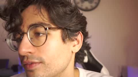 idenavarre online show from January 31, 4:47 am