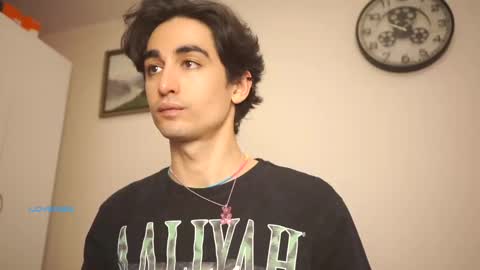 idenavarre online show from February 5, 9:50 pm