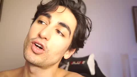 idenavarre online show from February 8, 10:19 pm