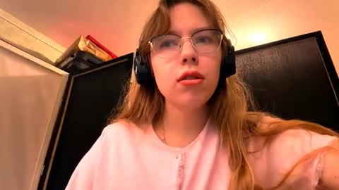 Stella online show from November 9, 7:06 am