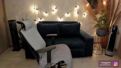 Snapshot of alanna_clark chatting on December 10, 12:28 am Alanna online show from December 10, 12:28 am