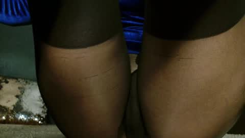 Snapshot of alanna_gold chatting on October 25, 4:35 pm Alanna online show from October 25, 4:35 pm