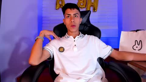 Snapshot of alannaughty_ chatting on December 14, 11:12 pm alannaughty_ online show from December 14, 11:12 pm