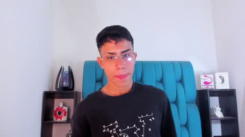 Snapshot of alannaughty_ chatting on January 19, 4:01 am alannaughty_ online show from January 19, 4:01 am