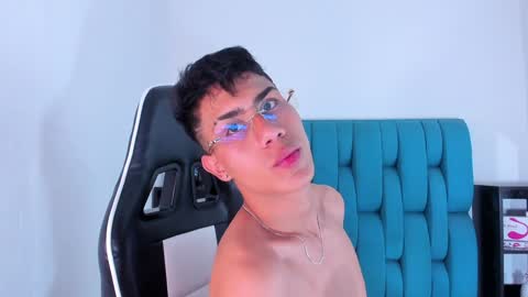 Snapshot of alannaughty_ chatting on February 8, 4:57 am alannaughty_ online show from February 8, 4:57 am