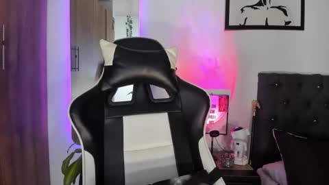 alannaughty_ online show from January 10, 1:07 am