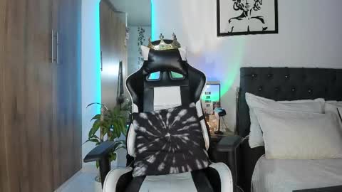 alannaughty_ online show from March 20, 5:01 am