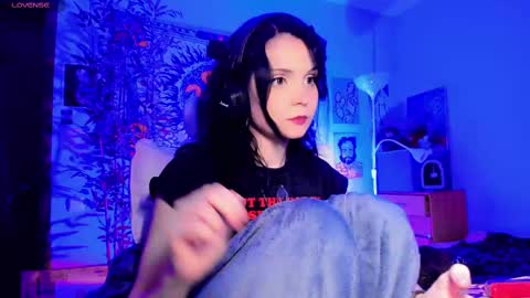 Snapshot of alaska_chan_ chatting on February 18, 6:04 pm alaska_chan_ online show from February 18, 6:04 pm