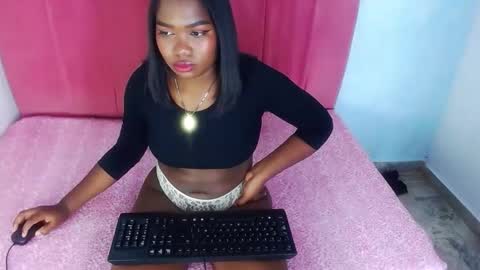 alaurinortizcm101 online show from February 15, 4:09 am