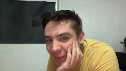 Snapshot of alber753713 chatting on June 27, 5:23 am alber753713 online show from June 27, 5:23 am