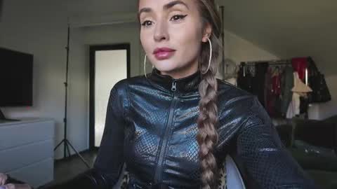 Alecssalove online show from October 21, 11:00 am