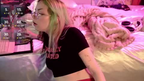 Snapshot of aleenachexxx chatting on March 1, 12:23 am Aleena Che online show from March 1, 12:23 am