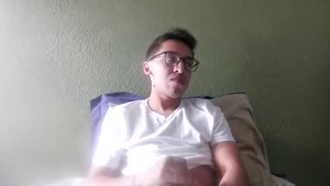 Snapshot of aleexrune chatting on April 15, 10:54 pm aleexrune online show from April 15, 10:54 pm