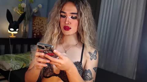 Snapshot of aleinacroft chatting on September 12, 10:26 am aleinacroft online show from September 12, 10:26 am