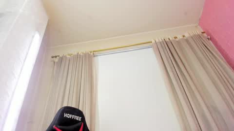 Aleja Hill online show from December 18, 7:15 am