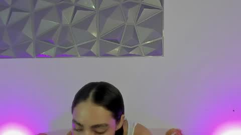 aleja_r01 online show from April 5, 8:28 pm