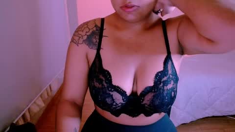 Snapshot of alejandra_conde chatting on May 12, 11:24 pm Alejandra online show from May 12, 11:24 pm