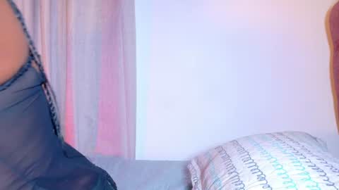Snapshot of alejandra_dunn1 chatting on June 27, 2:05 am alejandra_dunn1 online show from June 27, 2:05 am