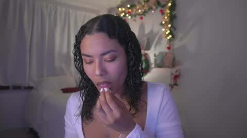 Snapshot of alejandra_kiss98 chatting on December 17, 12:56 am O.F alejandra h1998 stream 300 pm - 1100 pm online show from December 17, 12:56 am