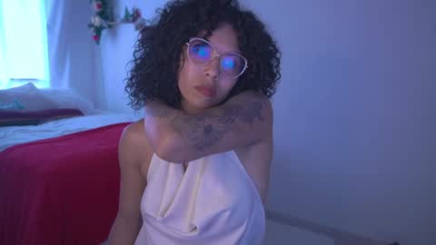 Snapshot of alejandra_kiss98 chatting on December 18, 9:29 pm O.F alejandra h1998 stream 300 pm - 1100 pm online show from December 18, 9:29 pm