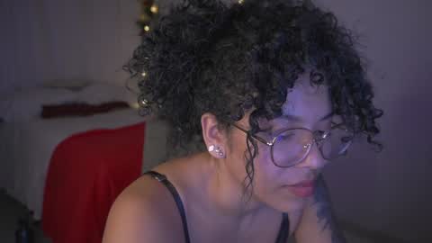 Snapshot of alejandra_kiss98 chatting on December 19, 12:34 am O.F alejandra h1998 stream 300 pm - 1100 pm online show from December 19, 12:34 am