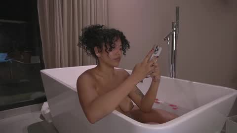 Snapshot of alejandra_kiss98 chatting on December 21, 6:41 am O.F alejandra h1998 stream 300 pm - 1100 pm online show from December 21, 6:41 am