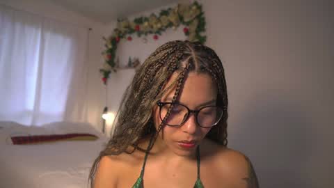 Snapshot of alejandra_kiss98 chatting on January 5, 8:10 pm O.F alejandra h1998 stream 300 pm - 1100 pm online show from January 5, 8:10 pm
