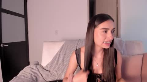 alejandraaa_ online show from December 17, 2:06 am