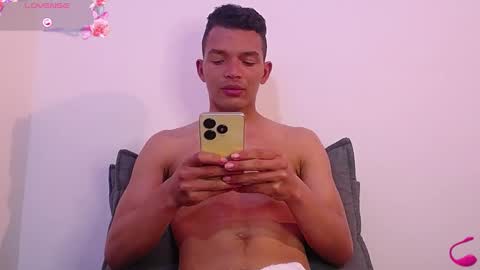 Snapshot of alejandro1993399605 chatting on December 9, 12:01 am Alejandro online show from December 9, 12:01 am