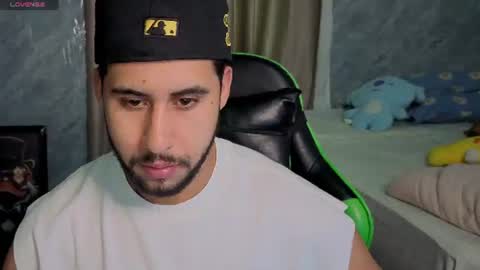 Snapshot of alejandrojf_00 chatting on June 17, 9:38 pm Daiki jack online show from June 17, 9:38 pm