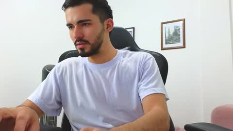 alejandroo_7 online show from December 28, 10:34 pm