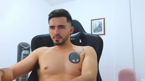 alejandroo_7 online show from January 2, 1:27 am