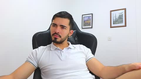 alejandroo_7 online show from January 18, 6:43 pm