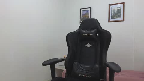 alejandroo_7 online show from January 18, 9:45 pm