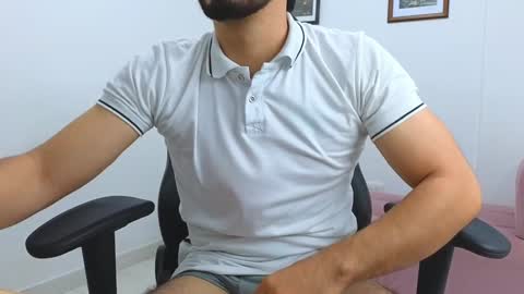 alejandroo_7 online show from January 24, 9:58 pm