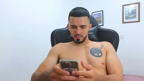 alejandroo_7 online show from February 26, 10:42 pm