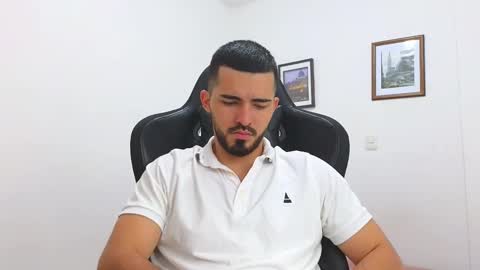 alejandroo_7 online show from March 3, 8:43 pm