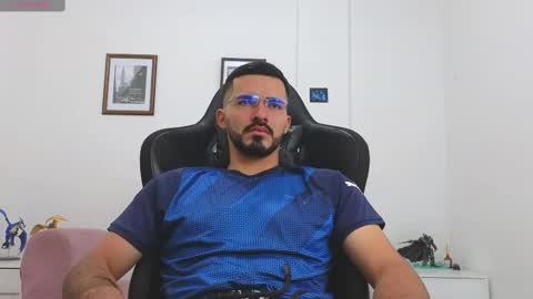 alejandroo_7 online show from October 14, 5:36 pm